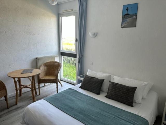 Hotel Les Esseppes L'Epine  Экстерьер фото